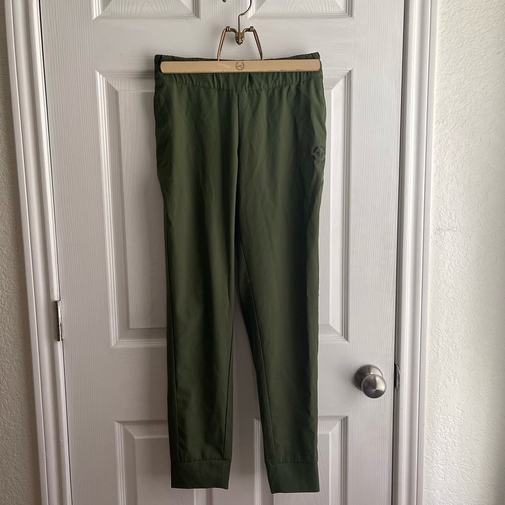 Virus track pant olive green small